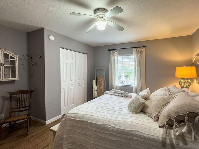 902 NE 34th Street, Oakland Park, FL 33334