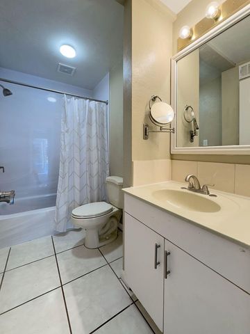 902 NE 34th Street, Oakland Park, FL 33334