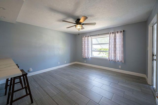 902 NE 34th Street, Oakland Park, FL 33334