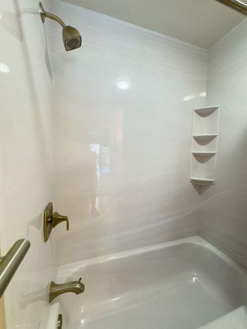 902 NE 34th Street, Oakland Park, FL 33334