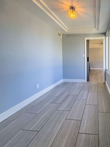 902 NE 34th Street, Oakland Park, FL 33334