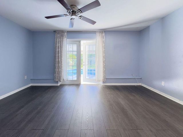 902 NE 34th Street, Oakland Park, FL 33334