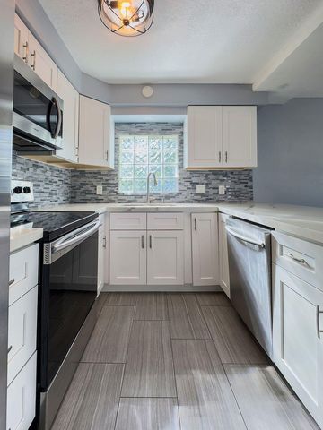 902 NE 34th Street, Oakland Park, FL 33334