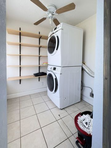 902 NE 34th Street, Oakland Park, FL 33334