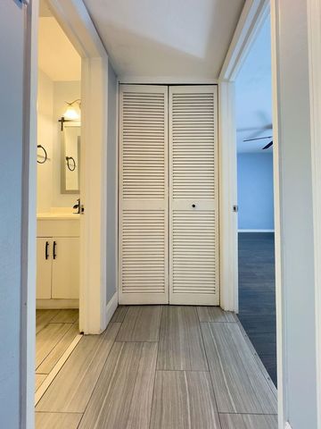 902 NE 34th Street, Oakland Park, FL 33334