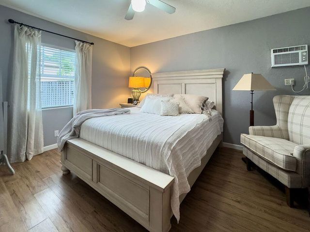 902 NE 34th Street, Oakland Park, FL 33334