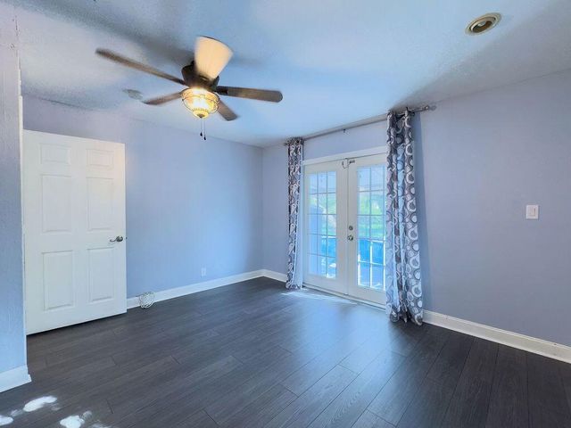 902 NE 34th Street, Oakland Park, FL 33334