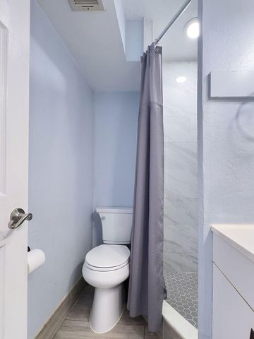 902 NE 34th Street, Oakland Park, FL 33334