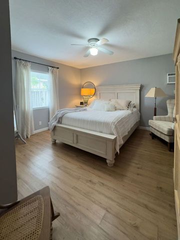 902 NE 34th Street, Oakland Park, FL 33334