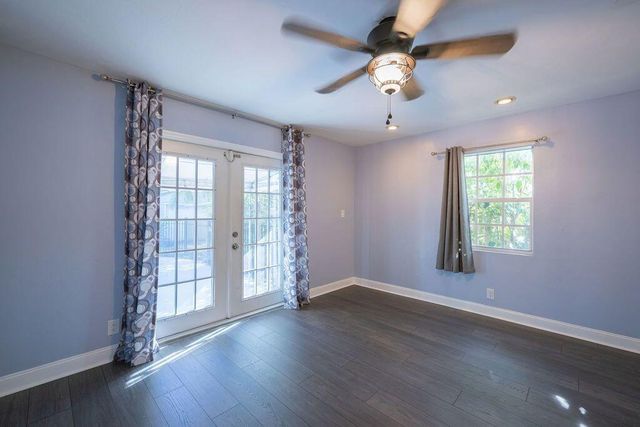 902 NE 34th Street, Oakland Park, FL 33334