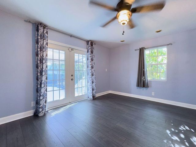 902 NE 34th Street, Oakland Park, FL 33334