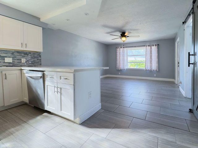 902 NE 34th Street, Oakland Park, FL 33334