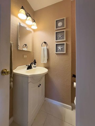 902 NE 34th Street, Oakland Park, FL 33334