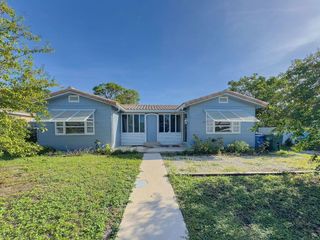 902 NE 34th Street, Oakland Park, FL 33334