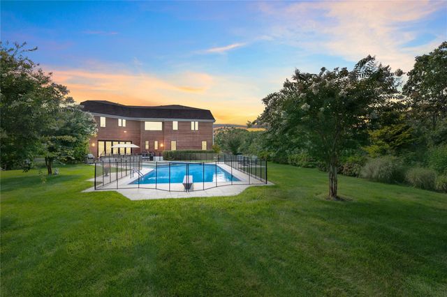 89 Old Canoe Place Road, Hampton Bays, NY 11946