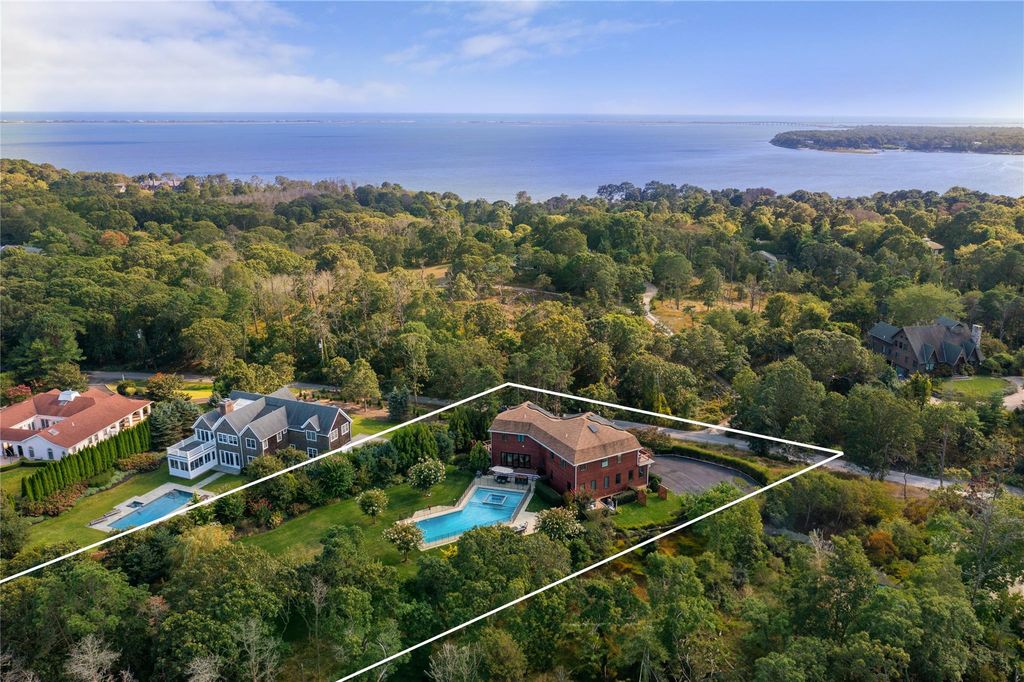 89 Old Canoe Place Road, Hampton Bays, NY 11946