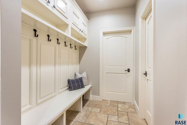 2508 W Sleigh Creek Cir Circle, Sioux Falls, SD 57108