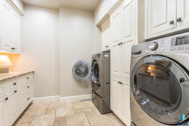 2508 W Sleigh Creek Cir Circle, Sioux Falls, SD 57108