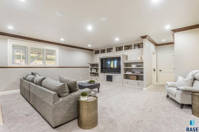 2508 W Sleigh Creek Cir Circle, Sioux Falls, SD 57108