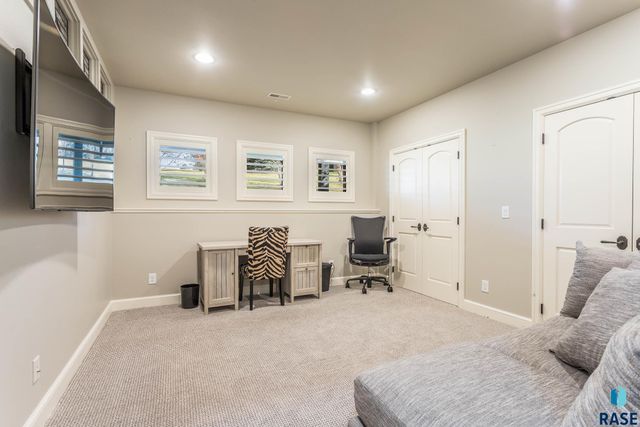 2508 W Sleigh Creek Cir Circle, Sioux Falls, SD 57108