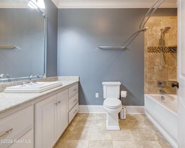 7503 Sugar Oaks Road, New Iberia, LA 70563