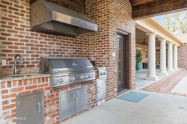 7503 Sugar Oaks Road, New Iberia, LA 70563