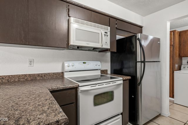 110 Victoria Way, Central Point, OR 97502