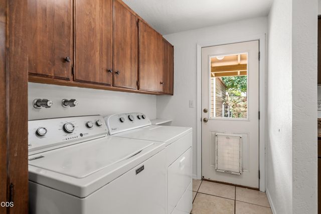 110 Victoria Way, Central Point, OR 97502