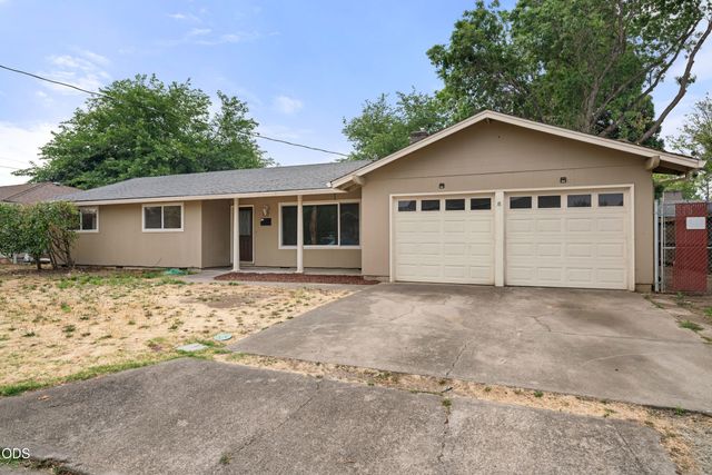 110 Victoria Way, Central Point, OR 97502
