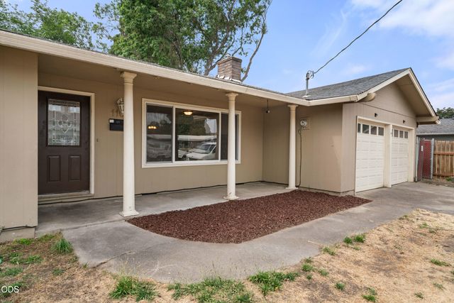 110 Victoria Way, Central Point, OR 97502