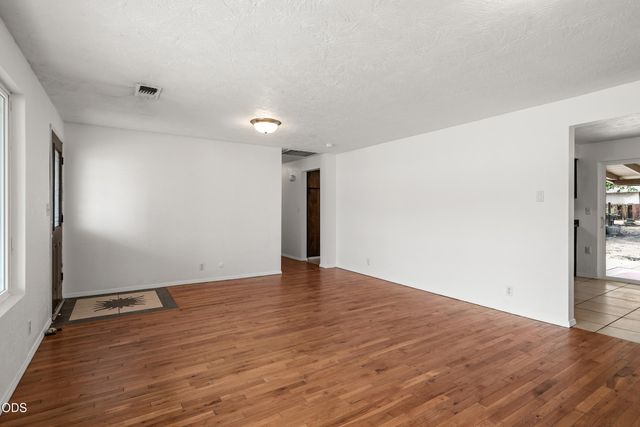 110 Victoria Way, Central Point, OR 97502