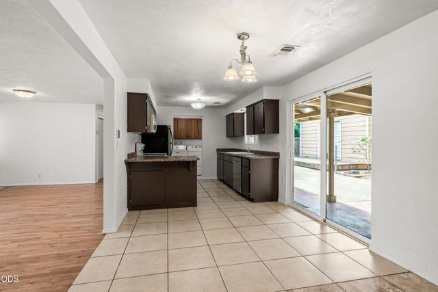 110 Victoria Way, Central Point, OR 97502
