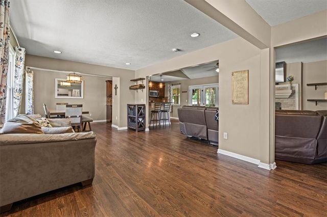 24601 W 86th Terrace, Lenexa, KS 66227