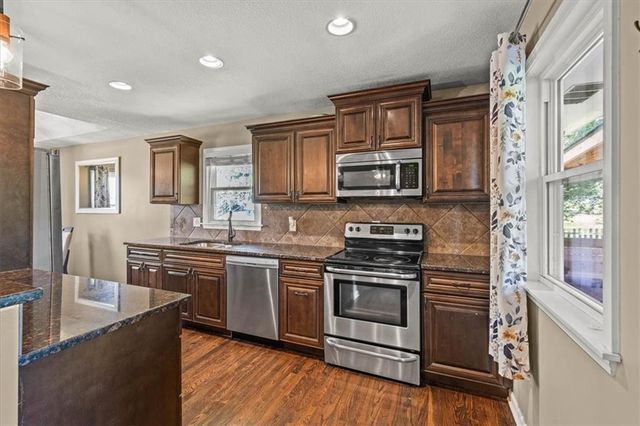 24601 W 86th Terrace, Lenexa, KS 66227