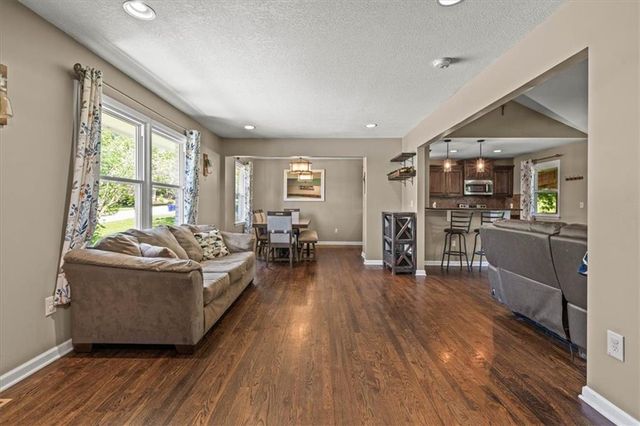 24601 W 86th Terrace, Lenexa, KS 66227