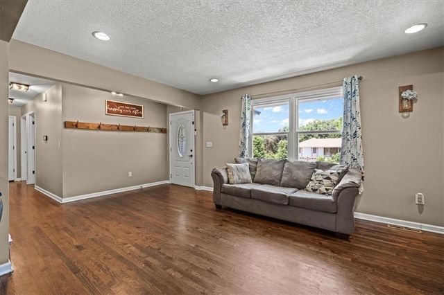 24601 W 86th Terrace, Lenexa, KS 66227