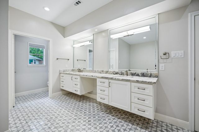 10810 Oak Creek Street, Houston, TX 77024