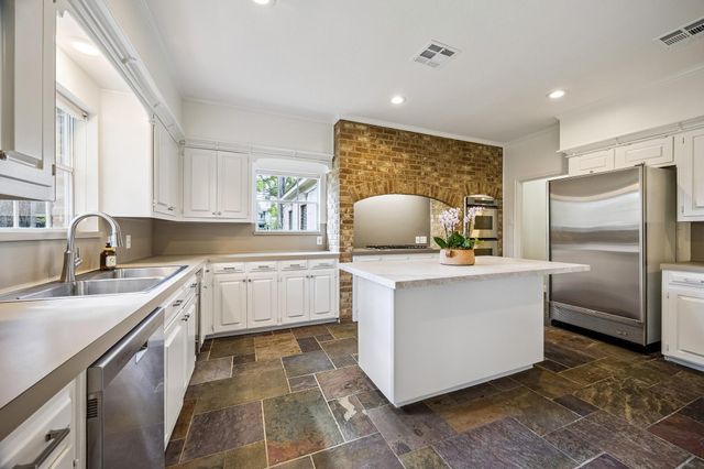 10810 Oak Creek Street, Houston, TX 77024