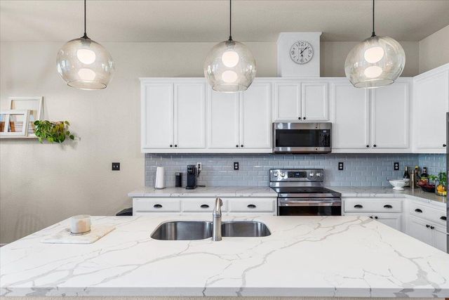 623 John Roos, Ripon, CA 95366