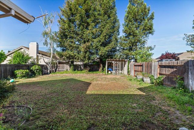 623 John Roos, Ripon, CA 95366