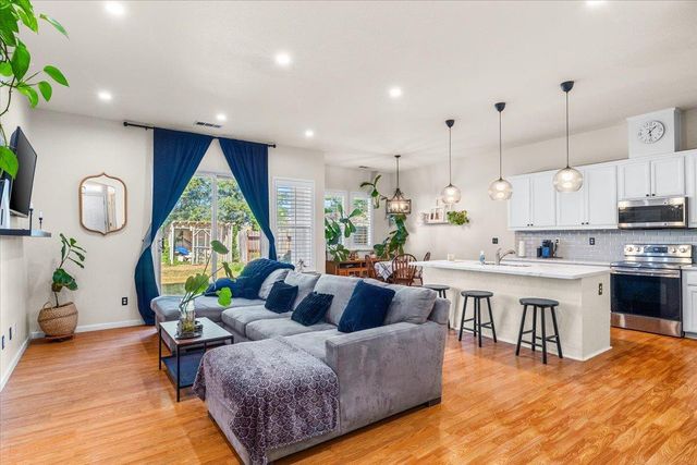 623 John Roos, Ripon, CA 95366