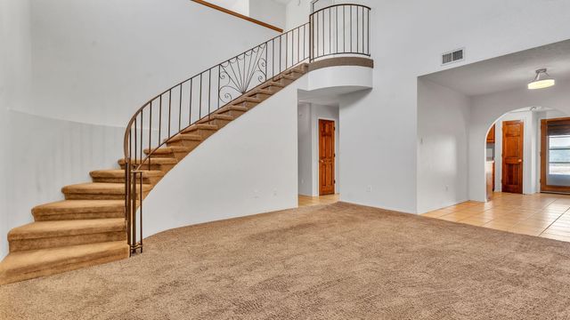 688 Lakeview Circle SE, Rio Rancho, NM 87124