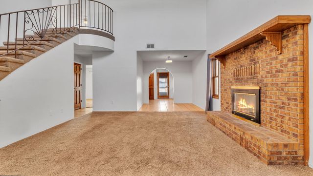 688 Lakeview Circle SE, Rio Rancho, NM 87124