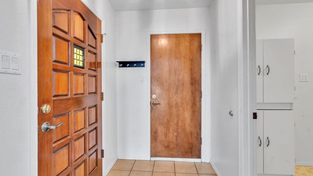 688 Lakeview Circle SE, Rio Rancho, NM 87124