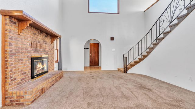 688 Lakeview Circle SE, Rio Rancho, NM 87124