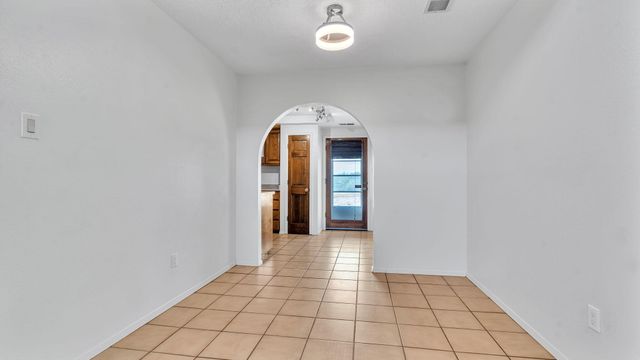 688 Lakeview Circle SE, Rio Rancho, NM 87124
