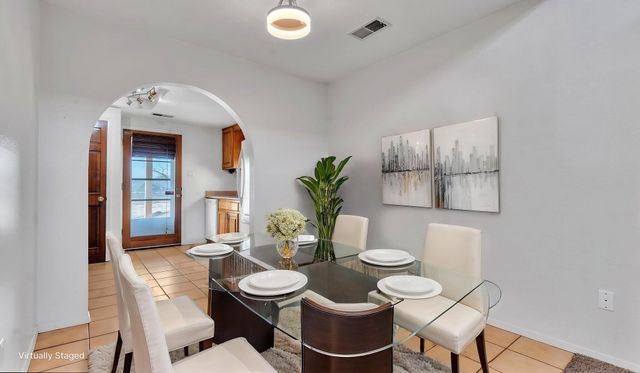 688 Lakeview Circle SE, Rio Rancho, NM 87124