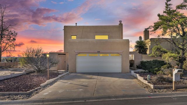 688 Lakeview Circle SE, Rio Rancho, NM 87124