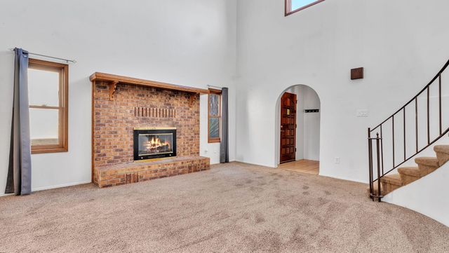 688 Lakeview Circle SE, Rio Rancho, NM 87124