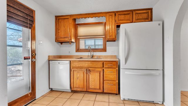 688 Lakeview Circle SE, Rio Rancho, NM 87124